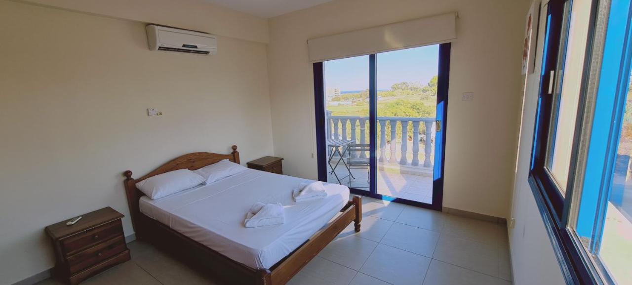 Stay Trinity Beach Apts Паралимни Экстерьер фото